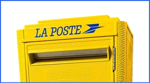 Boîte aux lettres jaune de Commes